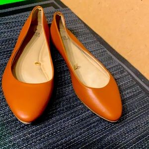 Women’s brown flats